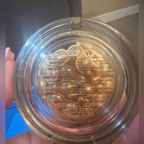 Elizabeth Arden- Advanced Ceramide Capsules Daily Youth Restoring Serum - Picture 8 of 9